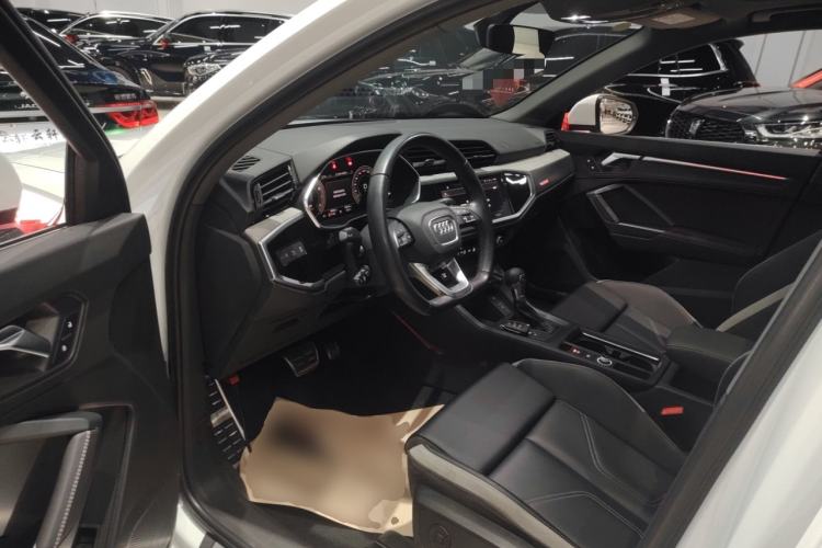 Used Audi Q3 2024 40 TFSI Fashion Dynamic Model