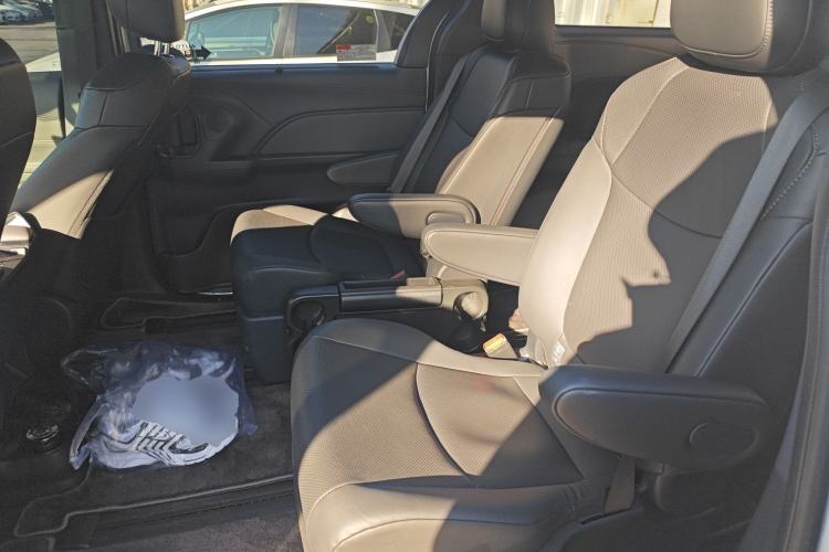 Used Toyota Sienna 2024 2.5L Hybrid Four-Wheel Drive Luxury Edition