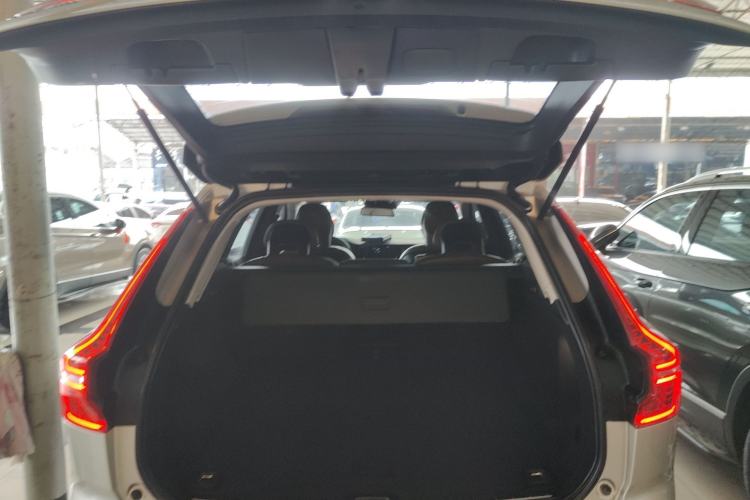 Used Volvo XC60 2019 T5 4x4 Smart Edition China V Standard
