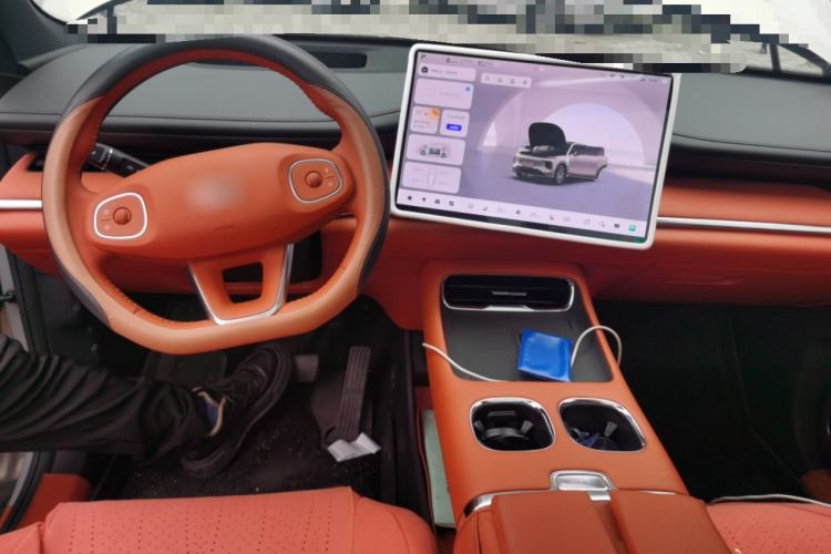 Used  Q07 2025 215 Prestige Edition
