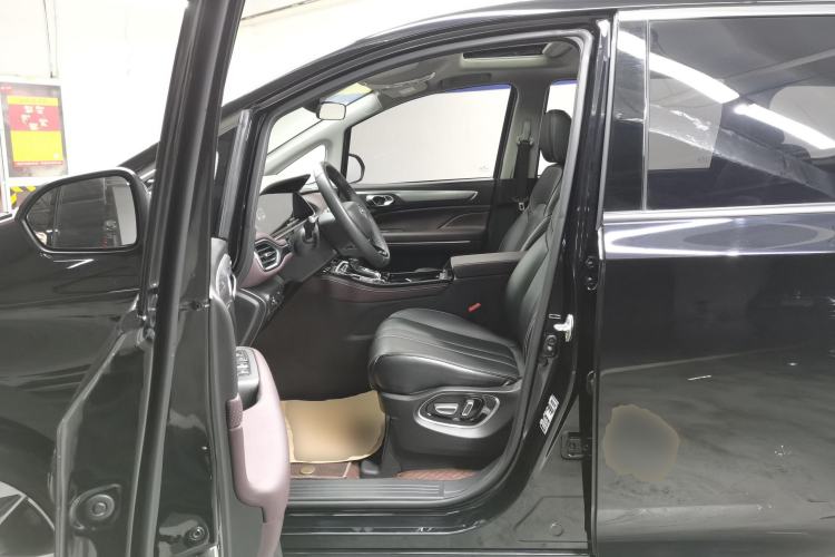 Used GAC Trumpchi M6 2023 PRO 270T DCT Luxury Edition
