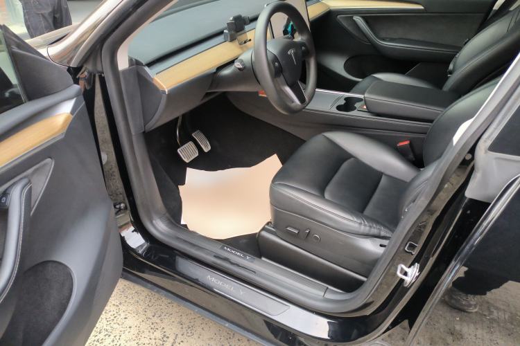 Used Tesla Model Y 2022 Rear-Wheel-Drive Version
