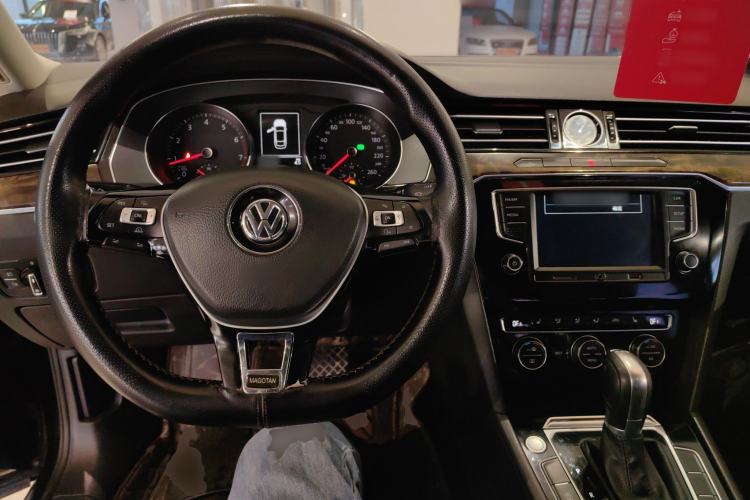 Used Volkswagen Magotan 2017 330TSI DSG Luxury Model
