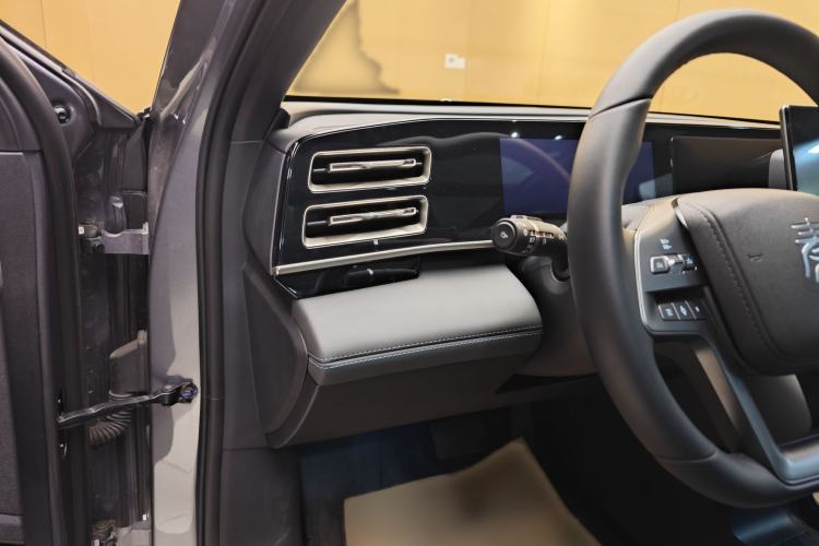 Used BYD Qin L 2025 DM-i Smart Drive 80KM Superior Model
