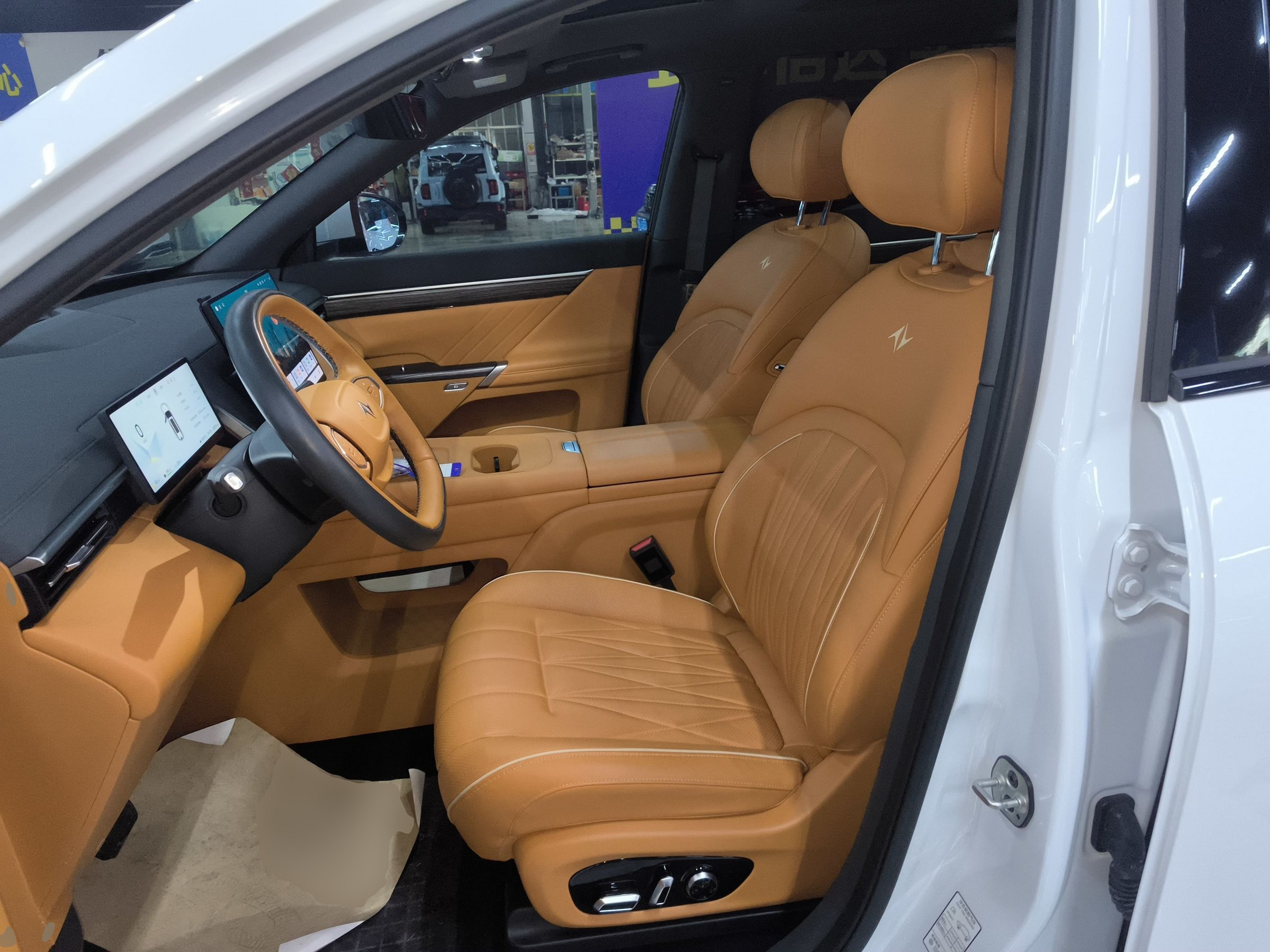 المقاعد الأمامية داخل السيارة