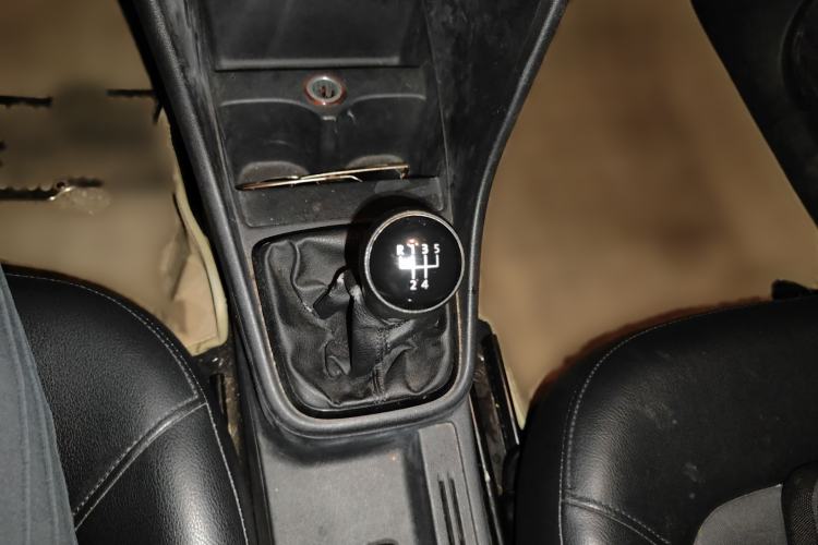 Used Volkswagen Santana 2015 1.6L Manual Comfort Edition
