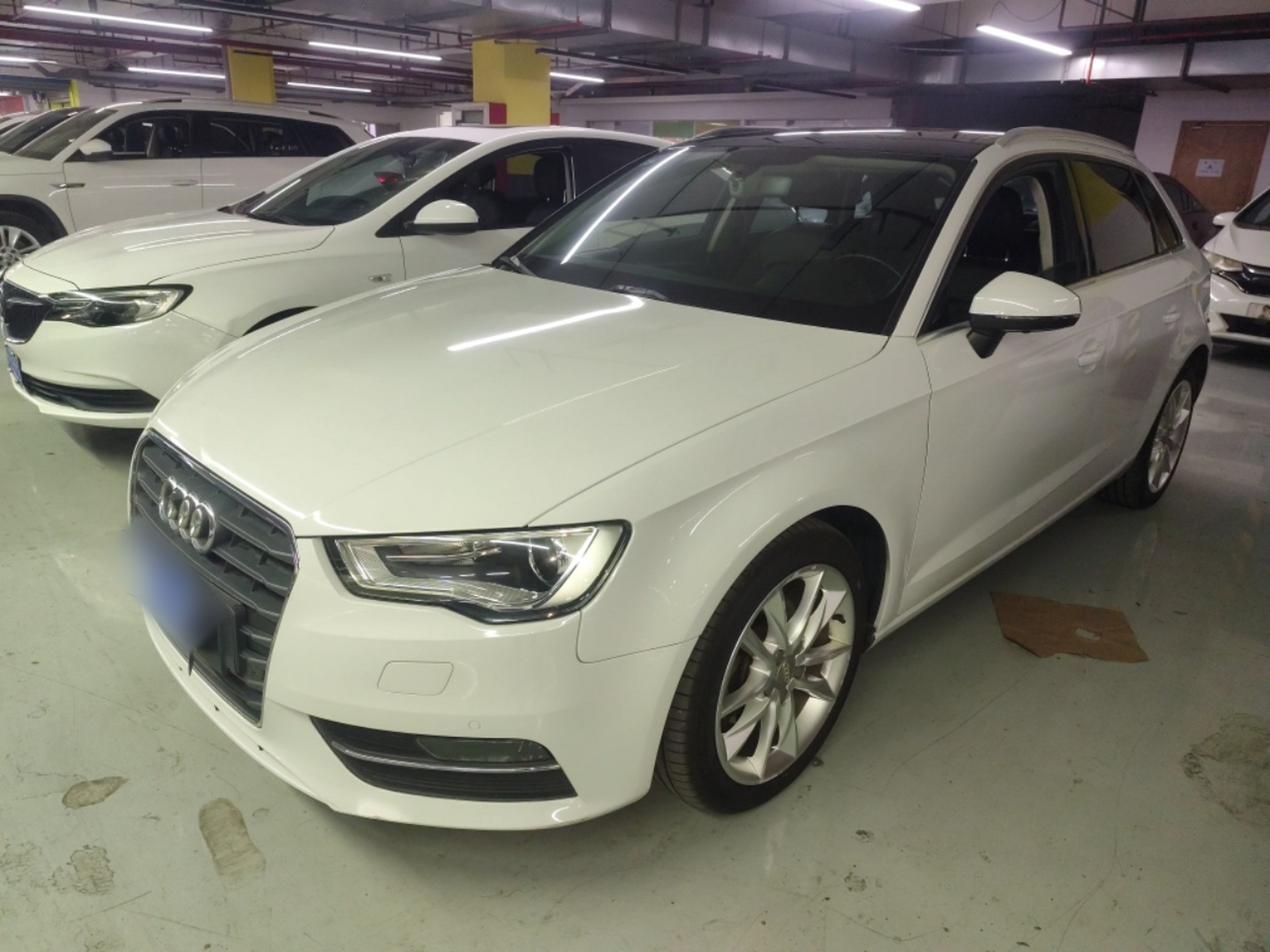 Под передней частью автомобиля