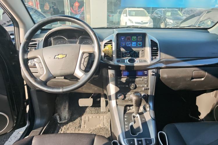 Used Chevrolet Captiva 2015 2.4L 4x4 Flagship Edition 7-Seater
