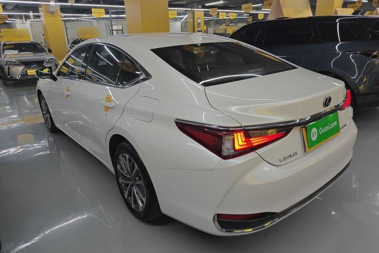 Used Lexus ES 2023 200 Excellence Edition
