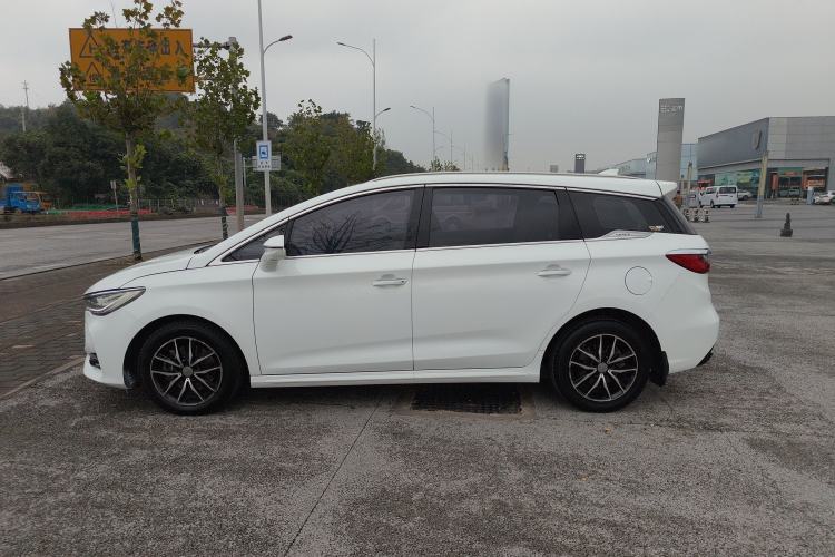 Used BYD Song MAX 2018 1.5T Automatic Smart Connect Elite Model with 6 Seats

