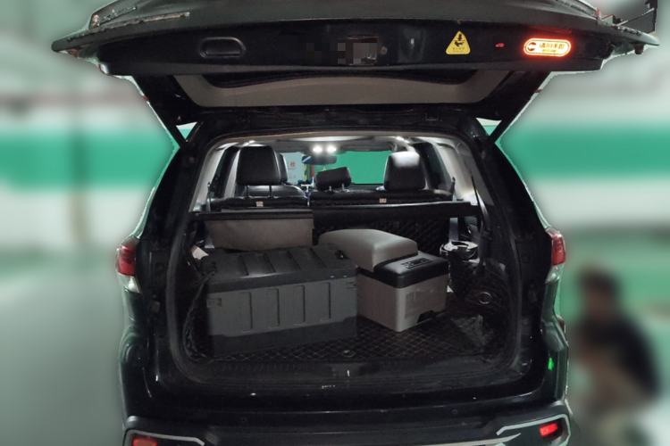 Used Toyota Highlander 2018 2.0T Two-Wheel-Drive Luxury Edition 7 Seats Emission Standard China V
