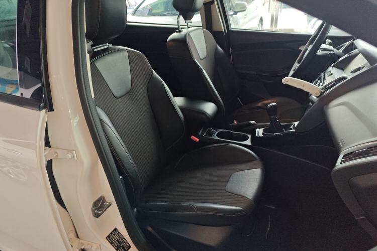 Used Ford Focus 2012 Sedan 1.6L Manual Fashion Edition
