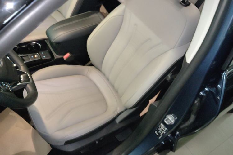 Used Ford Escape 2020 EcoBoost 245 Two-Wheel-Drive Titanium Edition
