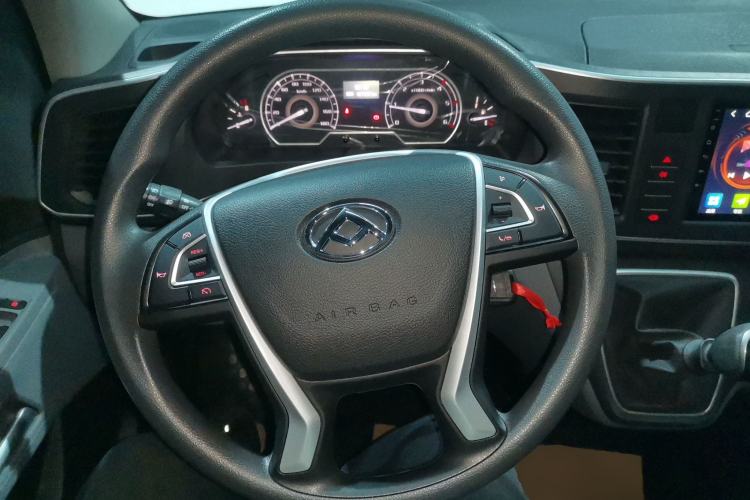 Used SAIC MAXUS Xintu V80 2025 Value Edition City Distribution King 2.0T Manual Long Wheelbase Mid-Roof 127 Ps 3 Seats
