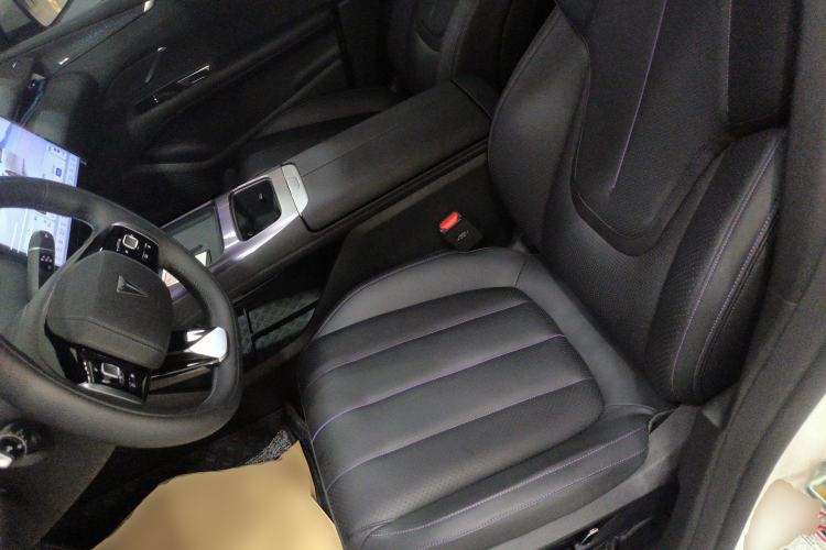 Used  L07 2025 530 Ultra DeepBlue Intelligent Driving AD PRO Pure-Electric Version
