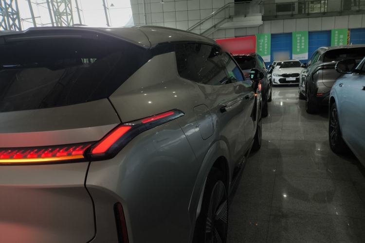 Used Lynk & Co 08 EM-P 2023 120km Long-Range Halo
