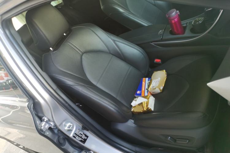 Used Toyota Avalon 2019 Dual-Engine 2.5L Luxury Edition China VI Standard