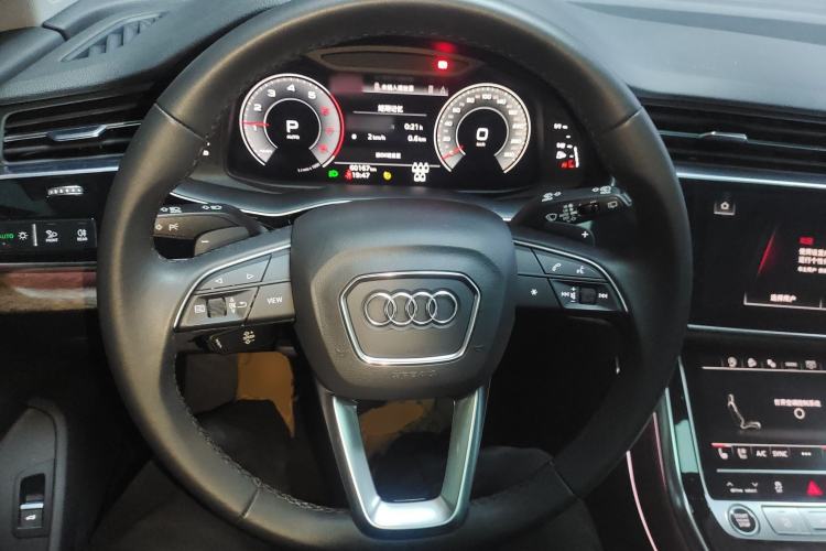 Used Audi Q7 2022 55 TFSI quattro S line Sport model
