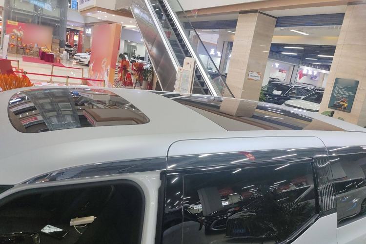 Used Zeekr 009 2024 Six-Seat Executive Version 4WD 108 kWh
