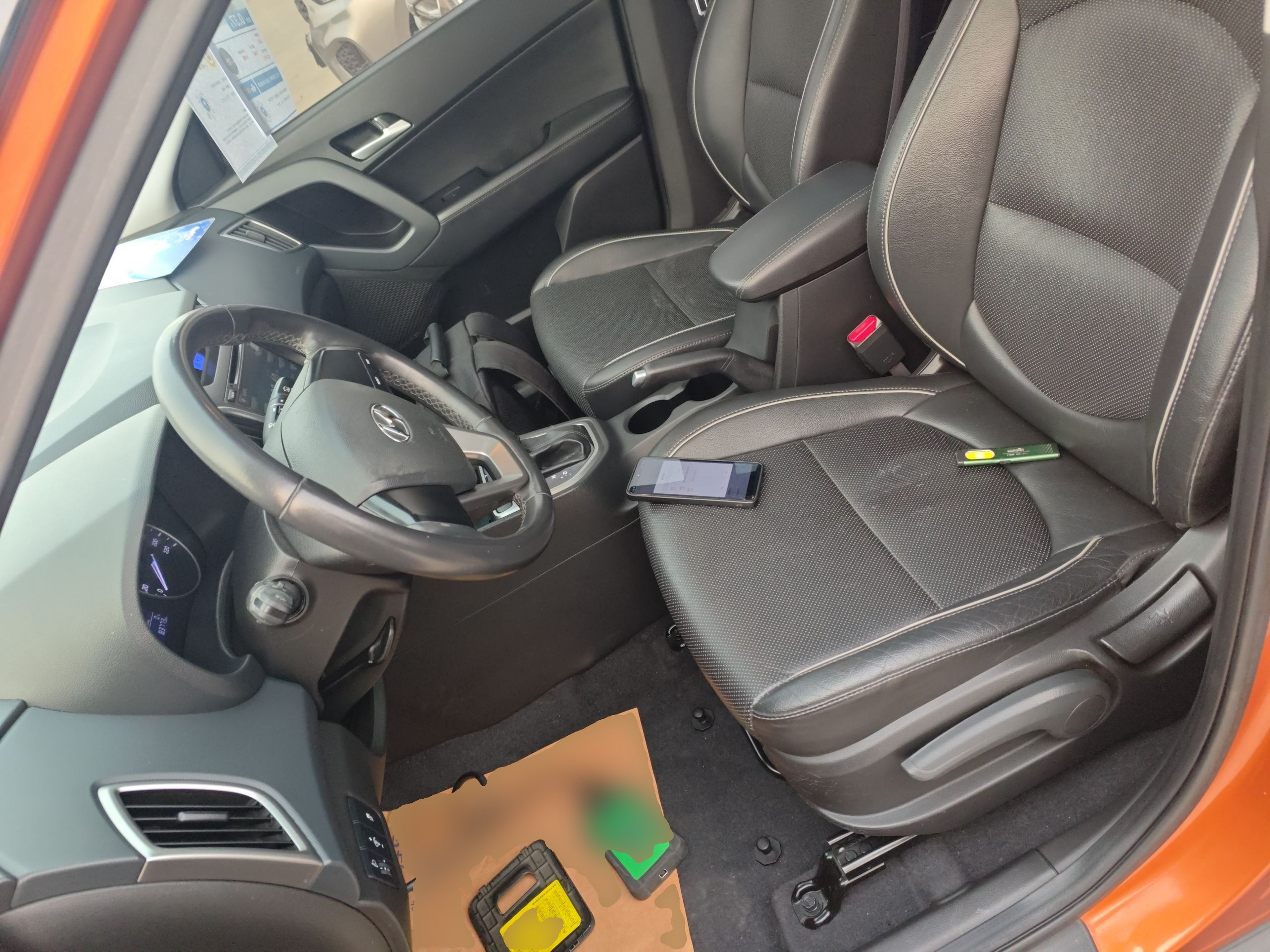 المقاعد الأمامية داخل السيارة