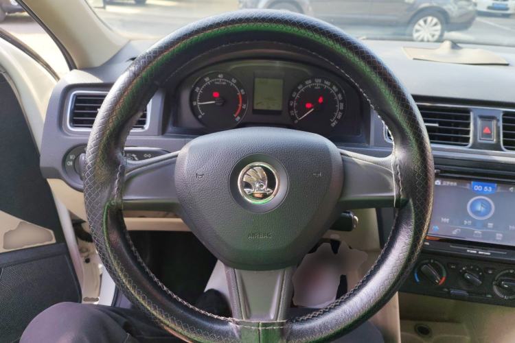 Used Skoda Rapid 2015 1.6L Manual Smart Selection Model
