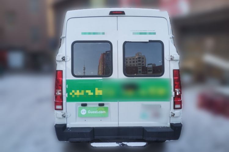 Used Iveco Daily 2023 2.5T A35M1 Multi-Purpose Passenger Vehicle Short Wheelbase Mid-Roof Design Dual Side Sliding Doors Automatic Transmission
