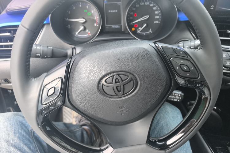 Used Toyota IZOA 2018 2.0L Yichi Version China VI Standard
