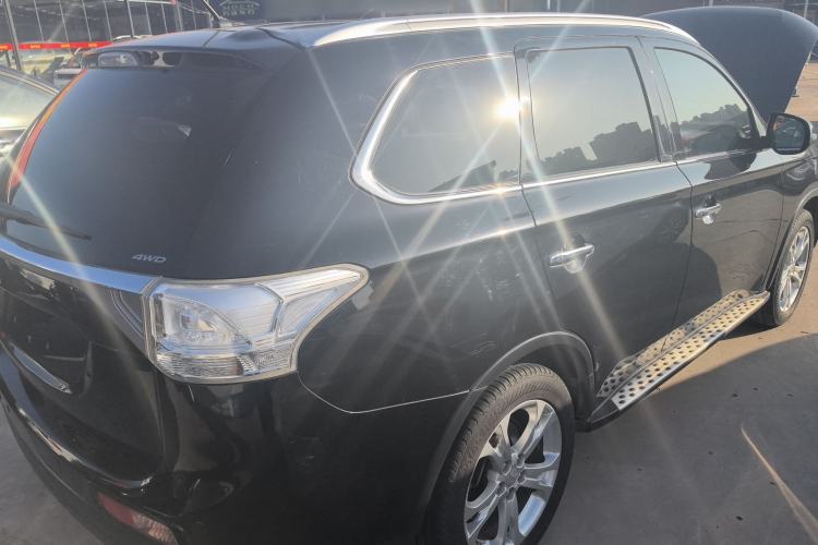 Used Mitsubishi Outlander 2014 2.4L 4x4 Deluxe Value Edition 5 Seats
