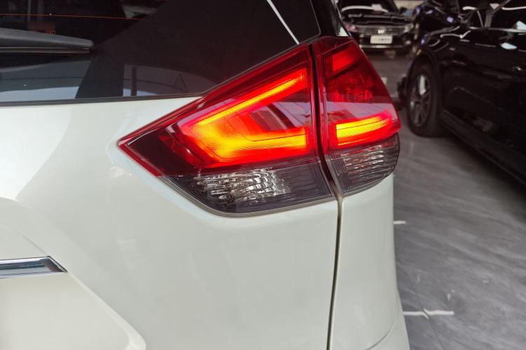 Used Nissan X-Trail 2019 2.0L CVT Smart Connect Comfort Edition 2WD
