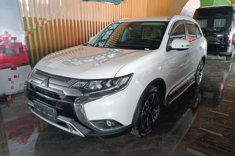 Used Mitsubishi Outlander 2019 2.4L 4x4 Zhi Xiang Edition 5 Seats China VI Standard