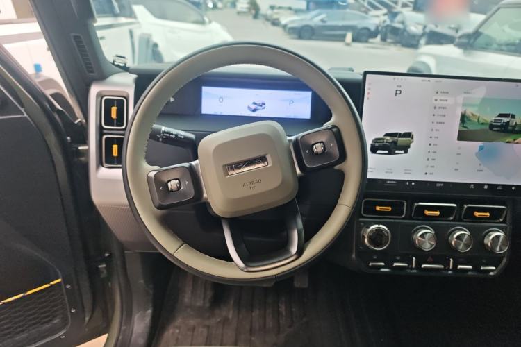 Used  V23 2025 501 Four-Wheel Drive Intelligent Driving Version
