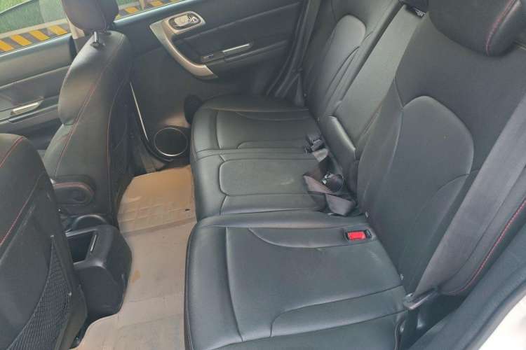 Used Haval H6 2015 Upgraded Model 1.5T Manual Two-Wheel Drive Elite Version
