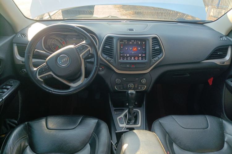 Used  Cherokee 2017 2.0L Superior Edition