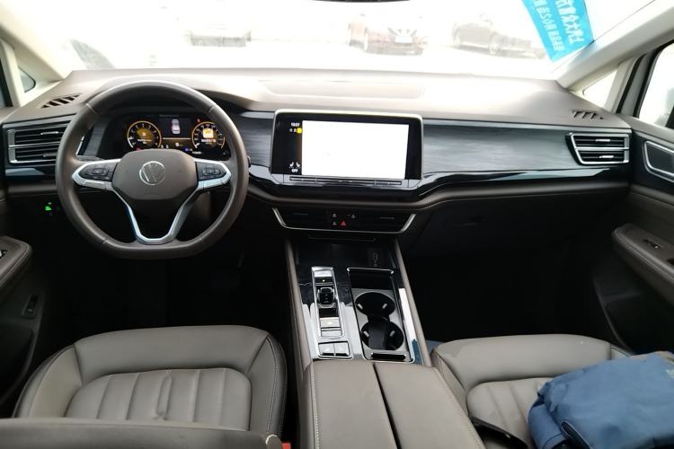 Used Volkswagen Viloran 2024 330TSI Luxury Edition
