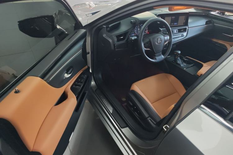 Used Lexus ES 2022 200 Excellence Edition
