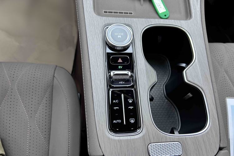 Used Chery Tiggo 8 PLUS C-DM 2025 1.5T 116 km Prestige Version 5 Seats
