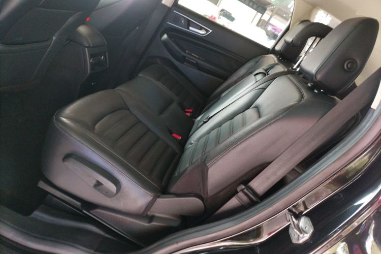 Used Ford Edge 2015 2.0T GTDi Two-Wheel-Drive High-Line Version
