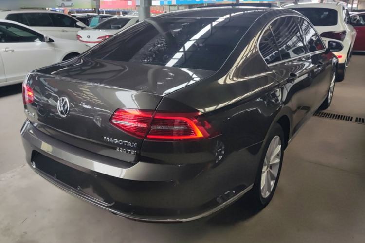 Used Volkswagen Magotan 2017 330TSI DSG Leading Model
