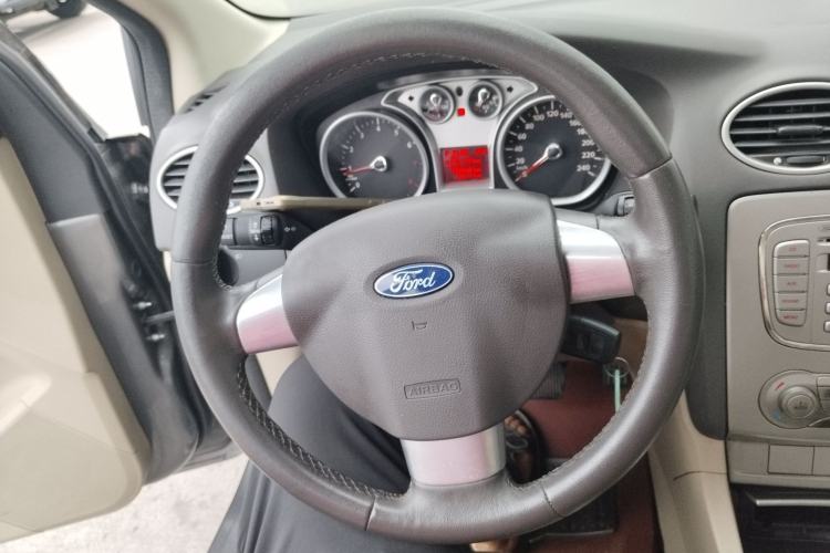 Used Ford Focus 2013 Sedan Classic 1.8L Automatic Fashion Edition
