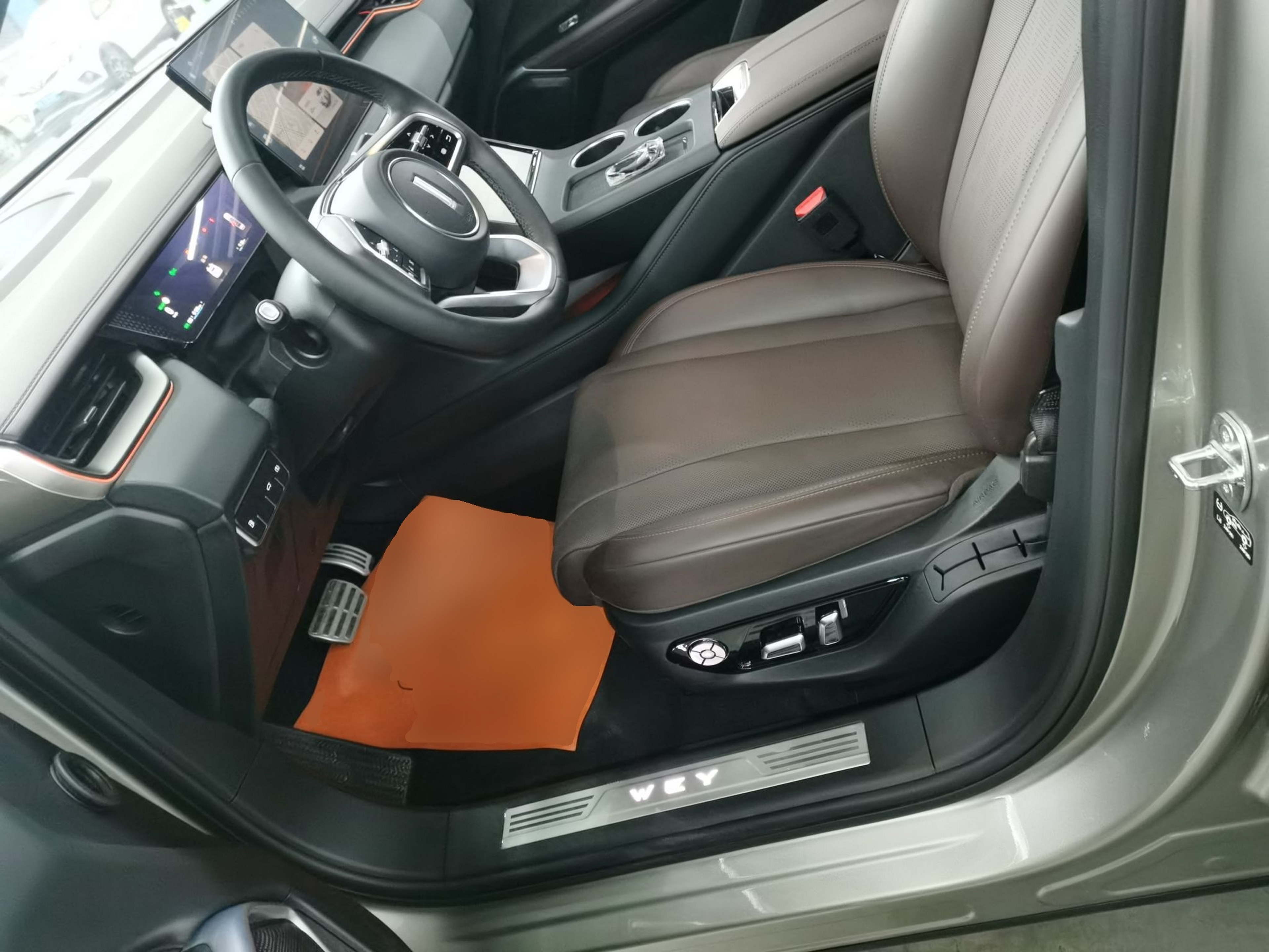 Переднее сиденье в автомобиле