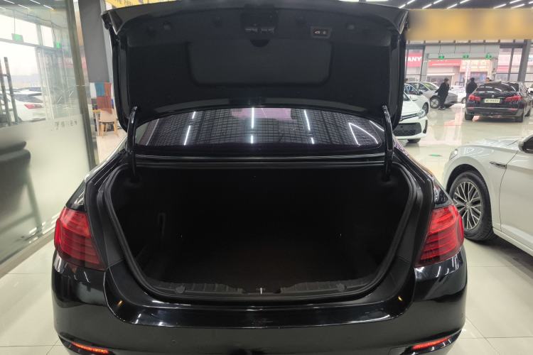 Used BMW 5 Series 2014 525Li Leading Model
