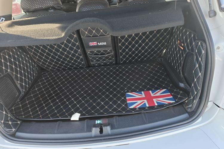 Used  Countryman 2011 1.6L ONE