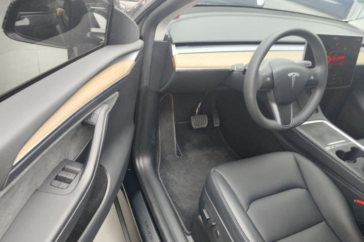 Used Tesla Model Y 2022 Rear-Wheel-Drive Version
