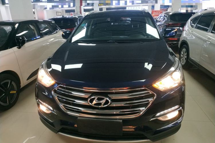 Used Hyundai Santa Fe 2017 2.0T Automatic Two-Wheel Drive Smart Version 7 Seats