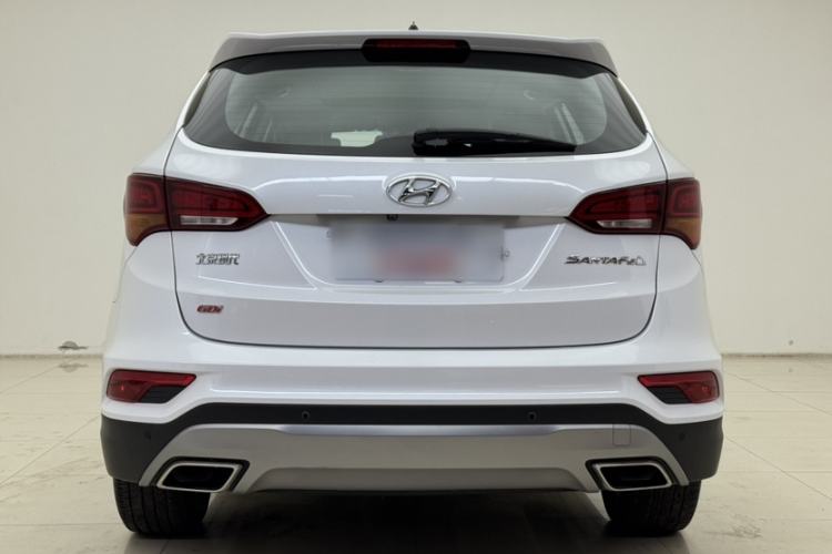 Used Hyundai Santa Fe 2017 2.4L Automatic Two-Wheel Drive Smart Version 5 Seats
