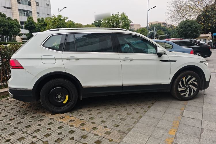 Used Volkswagen Tiguan L 2024 300TSI Automatic Two-Wheel Drive Smart Edition
