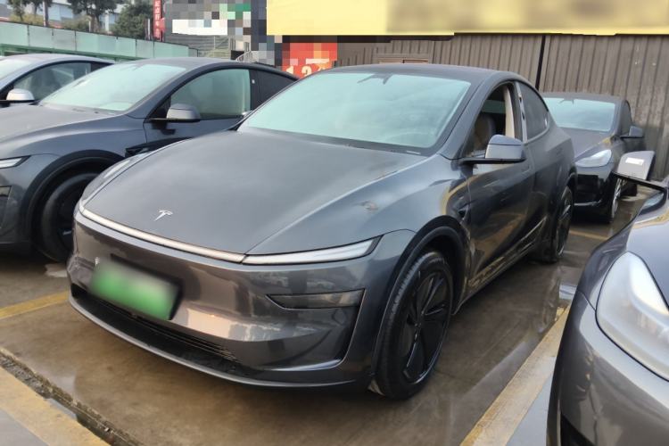 Used Tesla Model Y 2025 Long-Range All-Wheel-Drive Version