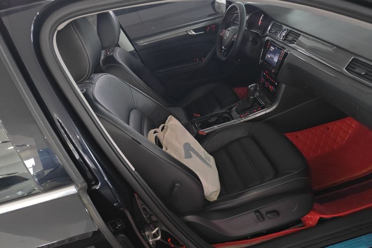 Used Volkswagen Passat 2017 330TSI DSG Luxury Edition
