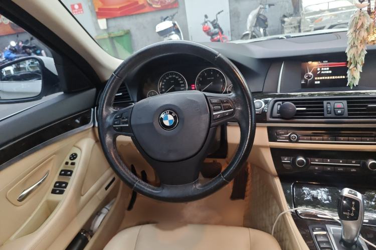 Used BMW 5 Series 2014 525Li Leading Model
