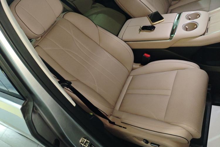 Used XPeng X9 2024 702 Ultra-Long Range Pro
